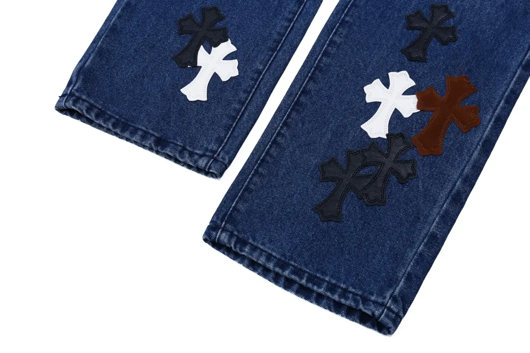 P280 Style number: D341 ChromeHearts Chrome washed blue contrasting leather patch straight pants ceiling-level jeans, a pair is hard to find at the counter‼ ️About Zangyin✅This is an extremely luxurious fashion brand that can also be called the aristocracy of the high street. It has always been an exclusive brand for some hipsters or rich second generations. The color of this model is already very eye-catching by using a unique washed material. It is decorated with pink patch cross flowers, which cleverly highlights the charm of the brand. Secondly, this model adopts a classic high-waist cut design, which highlights the long legs and fashionable temperament of the upper body. The brand is highly recognizable and the slim-fitting configuration is more suitable for daily wear. The personality will be fashionable and the specifications can be seen at a glance. Materials and technology ✅ Needless to say, this point goes without saying. As an excellent craftsman brand, Zangyin's requirements for details and craftsmanship are really perfect. The washed color of this model has gone through a lot of processes, not to mention the embellishment of the denim appliqués. It is also purely handmade and sewn. Just like what they believe in, only handmade things have soul and have the meaning of wearing. A top-notch heavy-duty fashionable denim item, recommended by both hands‼ ️ Size: 28, 30, 32, 34, 36 (S-XXL) Color: black Size reference: Pants length 100 102 104 106 106 Waist 72 76 80 84 88 Recommended weight S (about 110 pounds) M (about 140 pounds) L (about 140 pounds) XL (about 165) XXL (about 185)